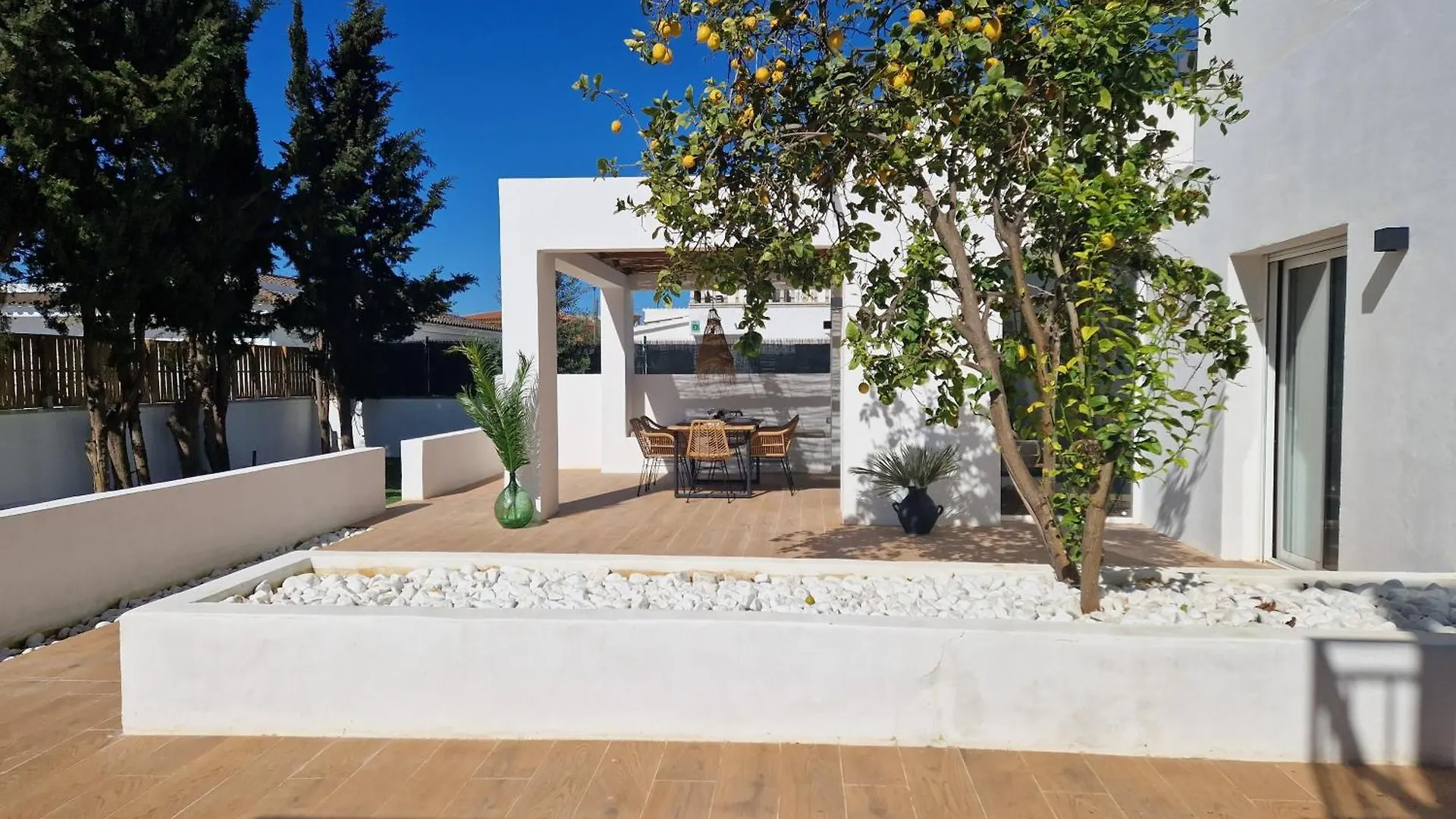 Apartamento Con Terraza Pb 4P España